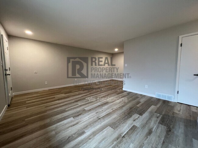 Foto del edificio - 1642 Larch St