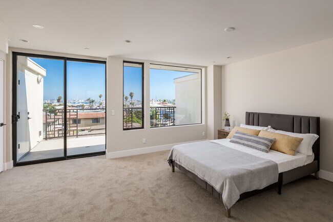 Foto del edificio - Bayview Townhomes at Point Loma