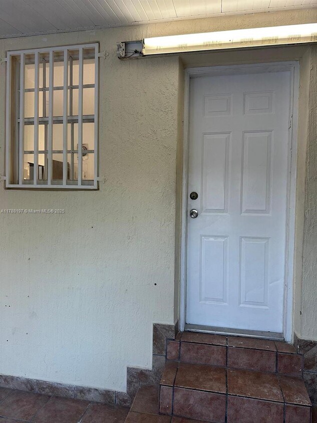 Foto principal - 2028 SW 2nd St