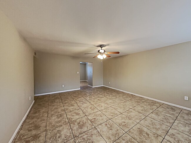 Building Photo - 1536 W Andorra Dr