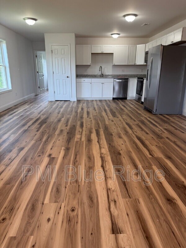 Foto del edificio - 321 Quinn Hill Ln