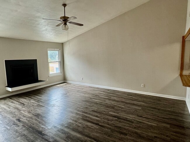 Building Photo - 1BR Condo on Shore Drive Close to Little C...