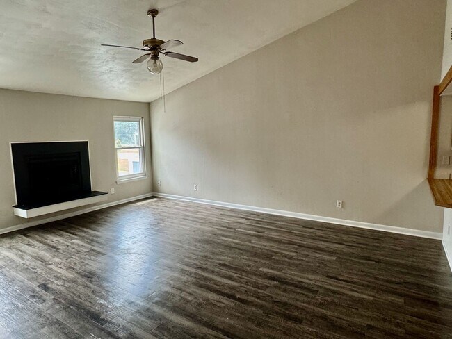 Foto del edificio - 1BR Condo on Shore Drive Close to Little C...
