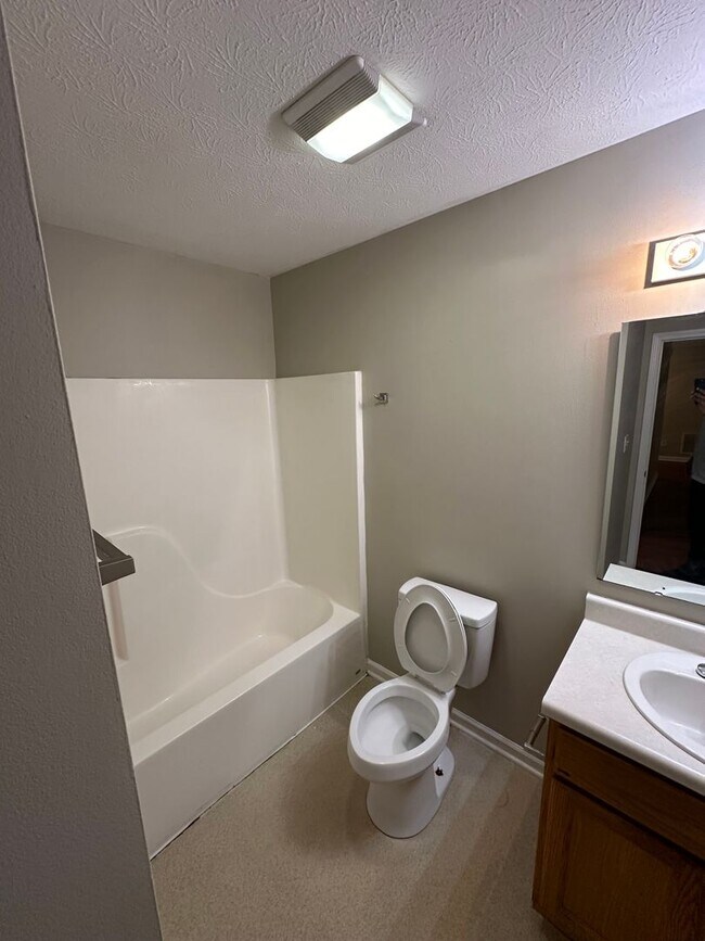 Foto del edificio - Amazing 3 bed 2 full bath Westside. 10th a...