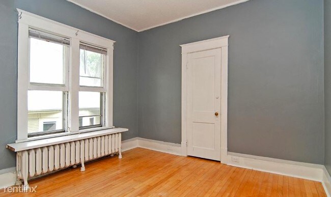 Building Photo - 2 br, 1 bath Apartment - 3620 Colfax Ave S