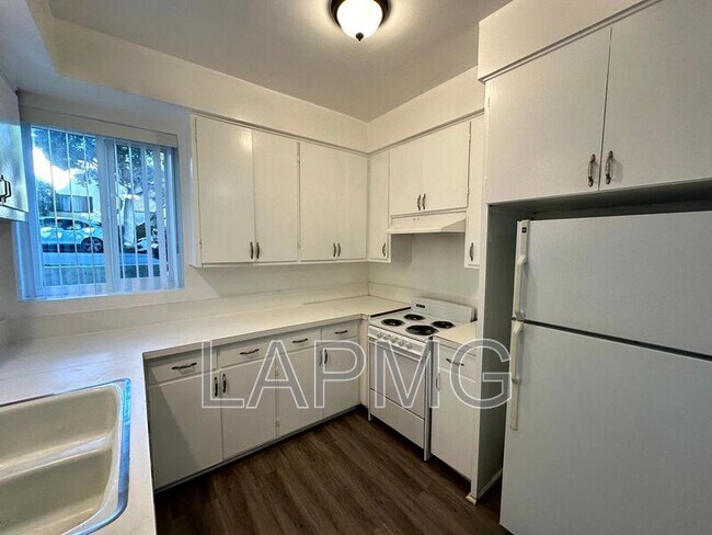 Building Photo - 808 Princeton St