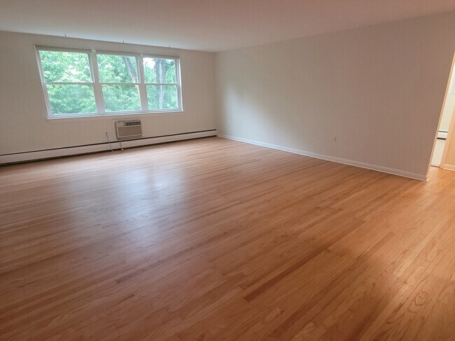 Foto del edificio - 1334 Montgomery Ave