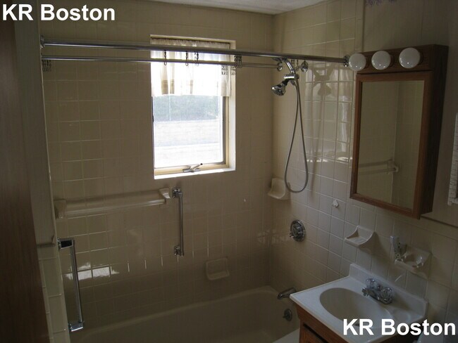 Building Photo - 56 Union St