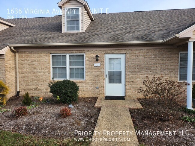 Building Photo - 2 Bedroom, 2 Bath with 1st Floor Master, H...