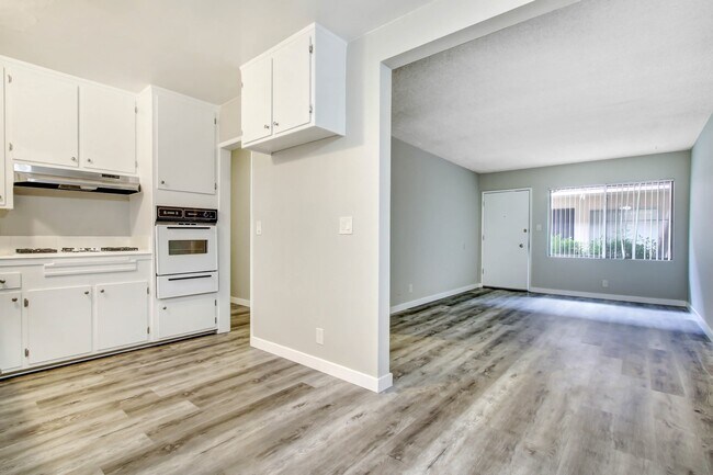 Foto del edificio - 4733 Orion Ave