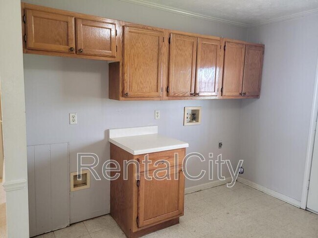 Building Photo - 1110 Cherokee Cir
