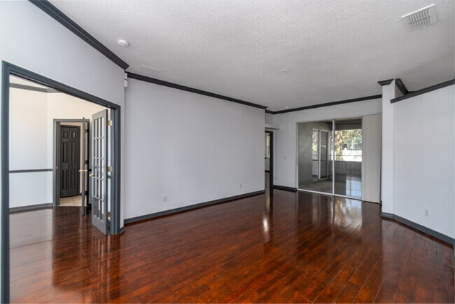 Building Photo - 665 Rob Roy Dr