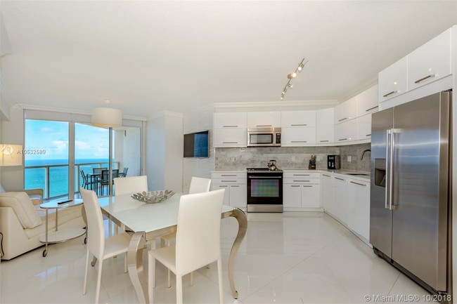 Building Photo - 16699 Collins Ave