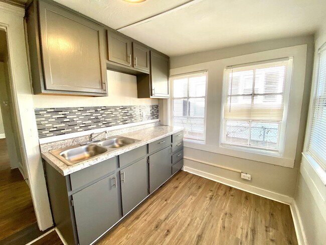 Building Photo - Grove Place **$75 Gift Card Move-in Specia...