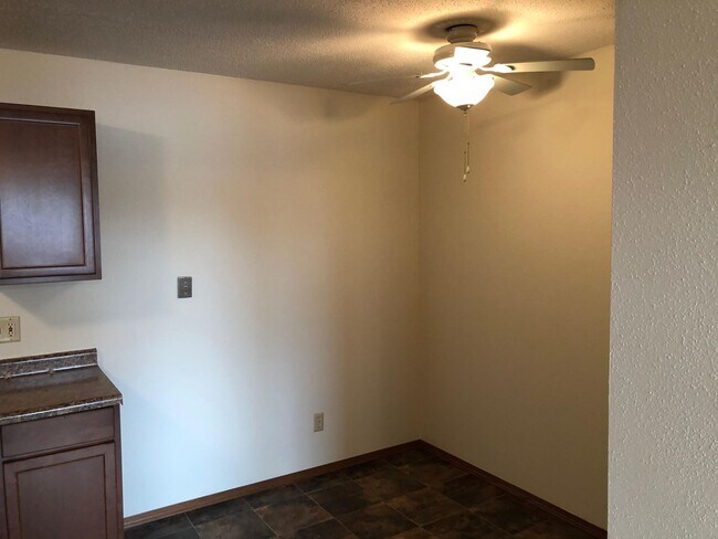 Building Photo - 2 Bed off 41st and West