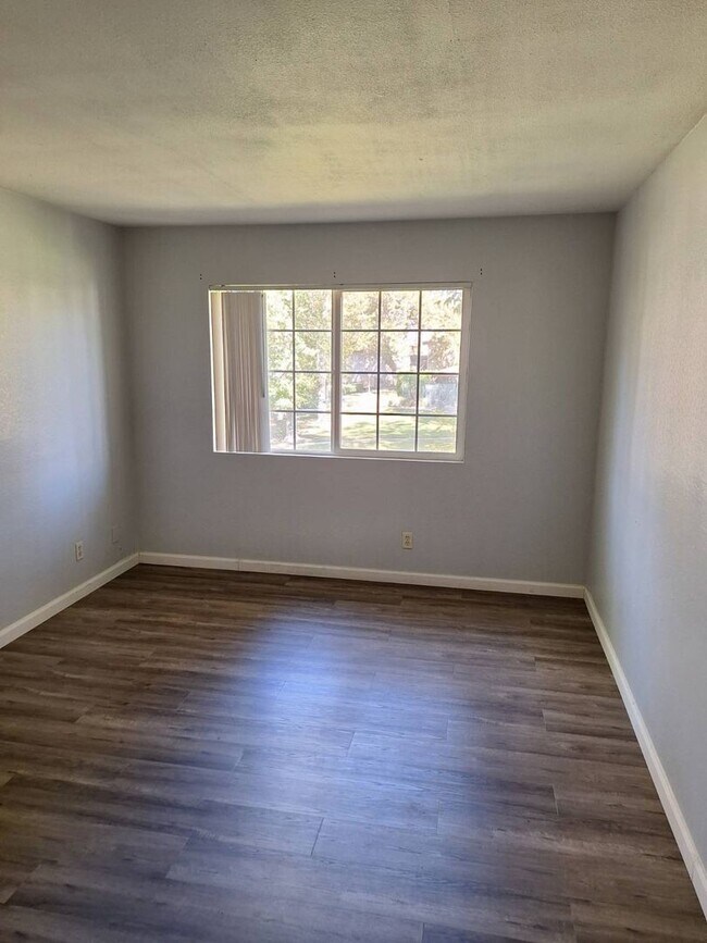 Building Photo - **Move in Special**,  2 Bed / 2 Bath in th...