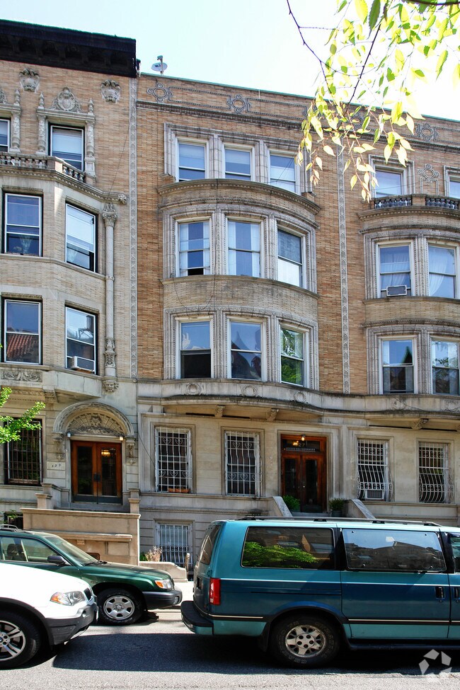 Building Photo - 327 W 88th St