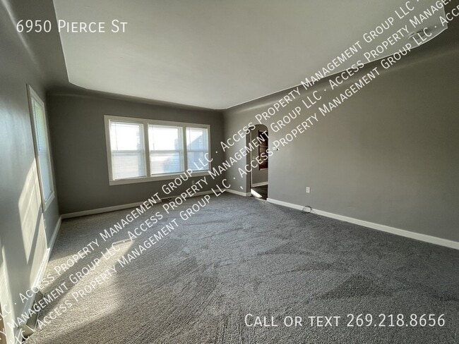 Building Photo - 6950 Pierce St