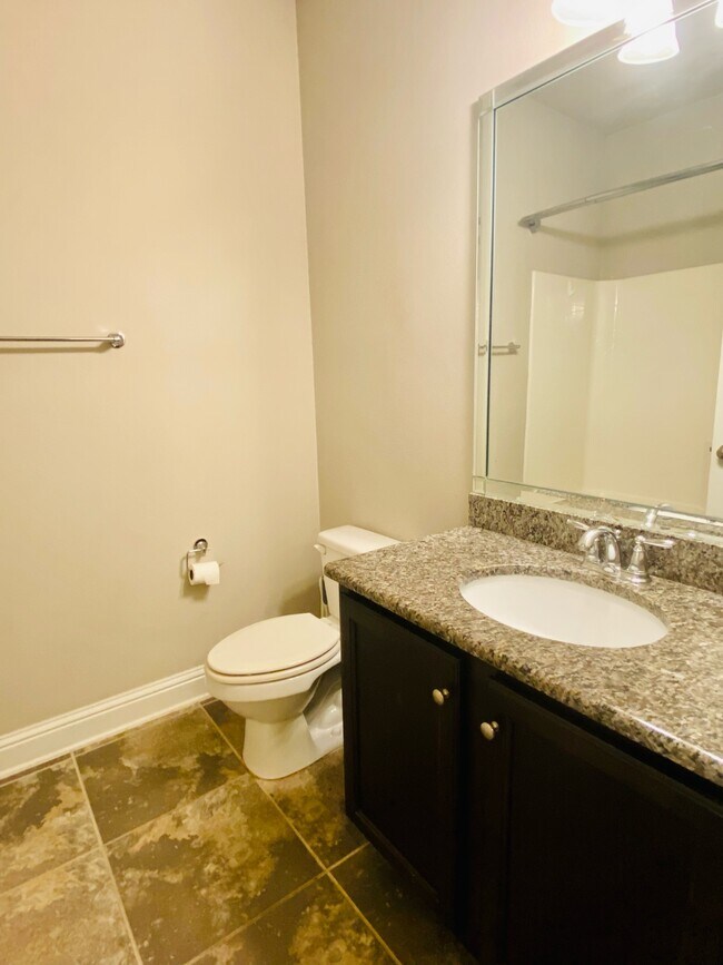 Foto del edificio - 6327 McMurray Pl S