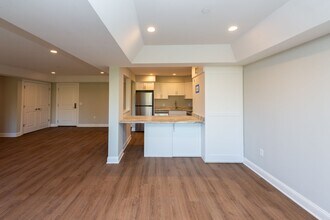 Interior Photo - 925 at North