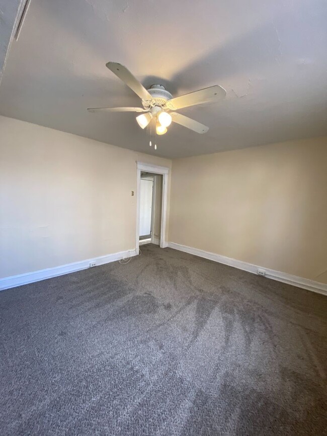 Interior Photo - 1318-20 Van Buren