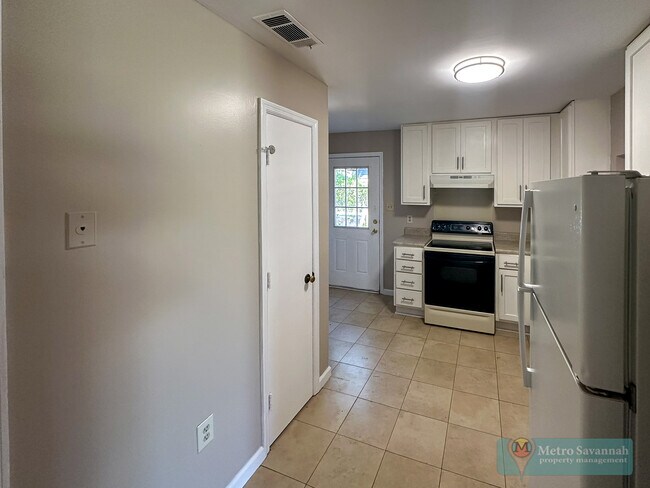 Foto del edificio - 117 Fox Chase Rd