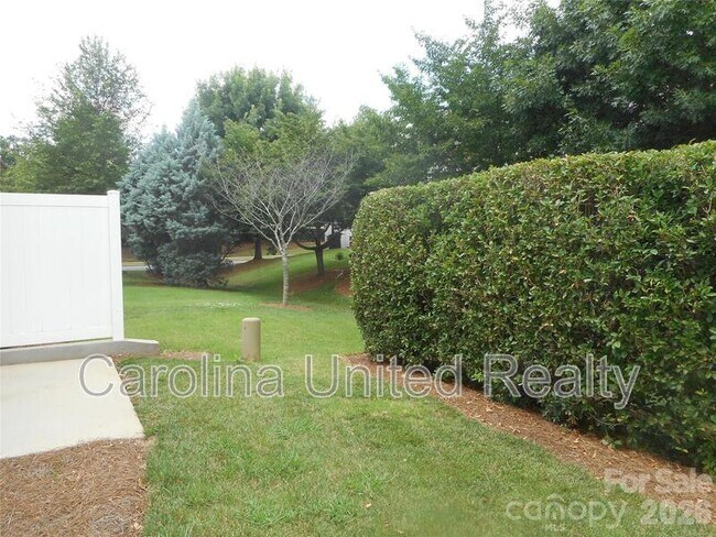 Foto del edificio - 5860 Glassport Ln