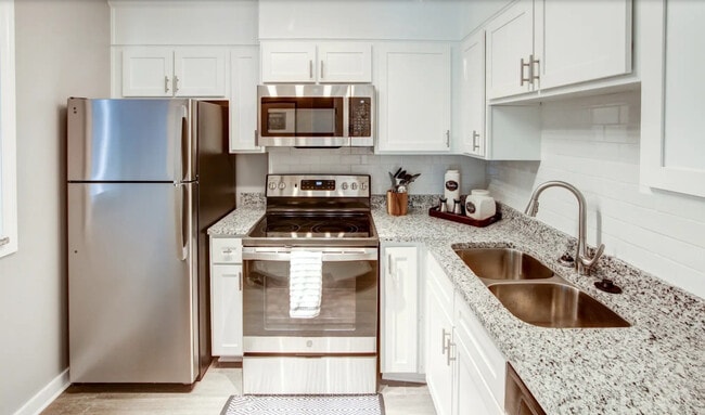 Cocina modelo (renovada) - Sterling Glenwood Apartments