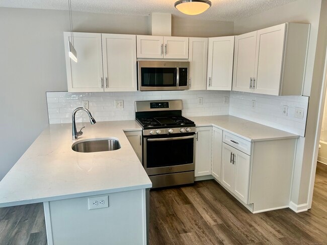 Building Photo - 99 Cherry St