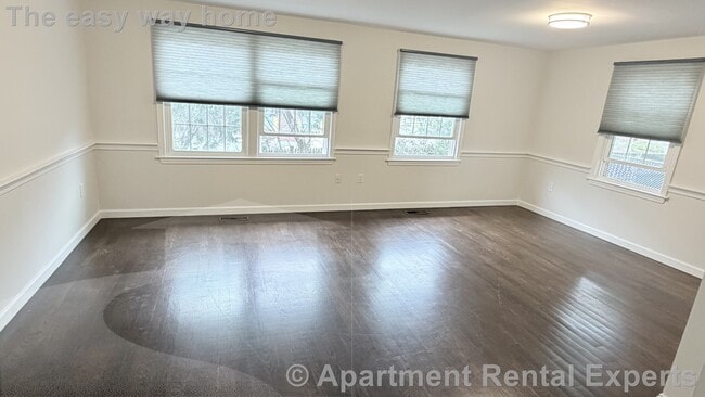 Building Photo - 2 Glenbrook Ln
