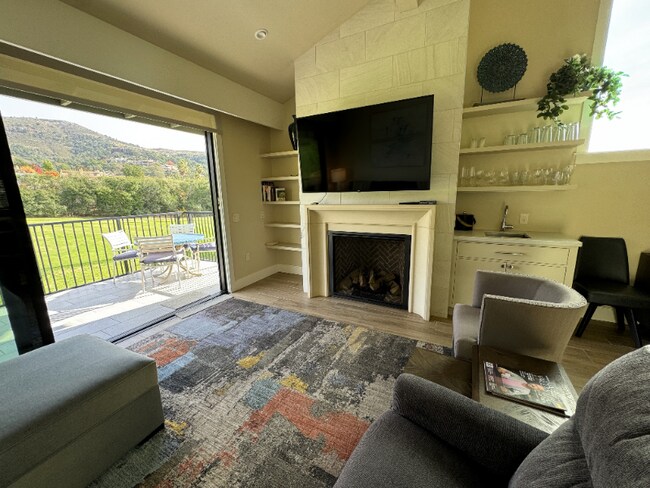 Building Photo - 875 Oak Leaf Way