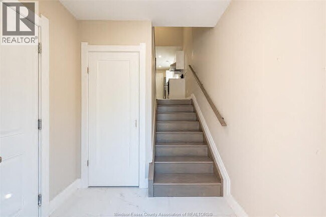 Photo du bâtiment - 912 Hall Ave