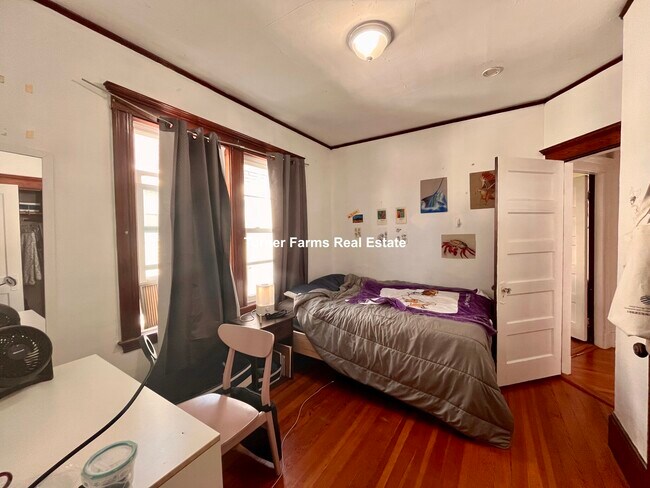 Foto del edificio - 102 W Adams St