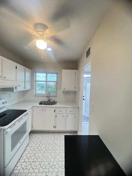 Foto del edificio - 8515 Sunrise Lakes Blvd