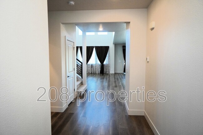 Foto del edificio - 245 E Caldera St