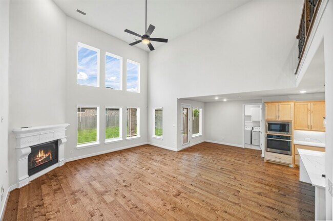 Building Photo - 4627 Clear Creek Dr