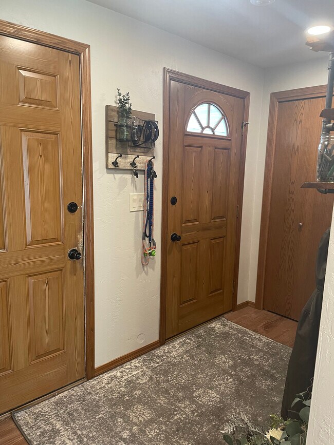 Front door and Garage entry - 3018 Manitowoc Rd