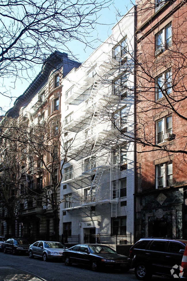 Building Photo - 326 W 83rd St