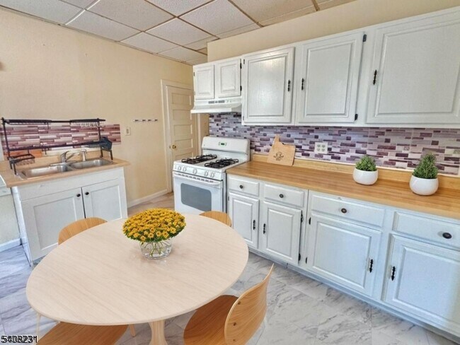 Foto del edificio - 32 Harrison Ave