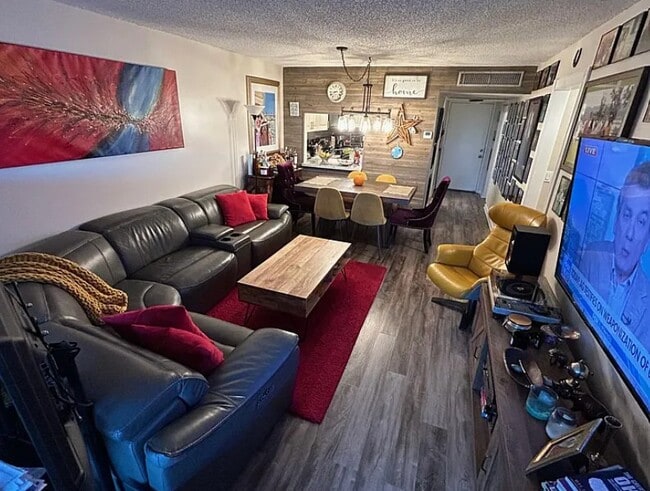 Building Photo - 9410 Tangerine Pl