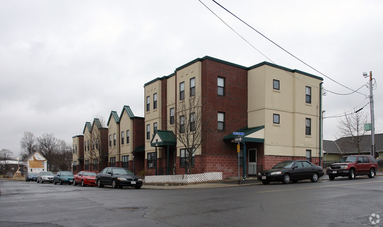 337351 Chestnut St, Holyoke, MA 01040 Apartments in Holyoke, MA