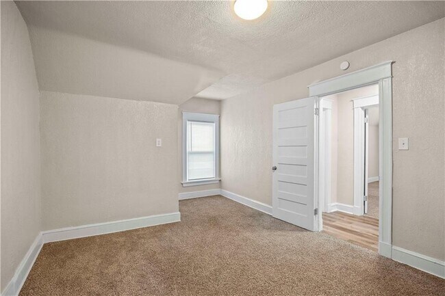 Foto del edificio - 2319 Norton Ave