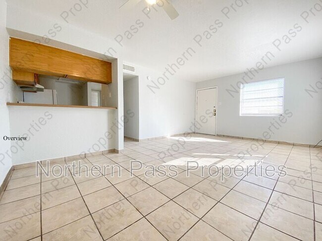 Foto del edificio - 4700 Maxwell Ave