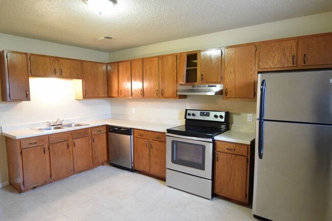 Building Photo - 1619 Indian Trl Unit A