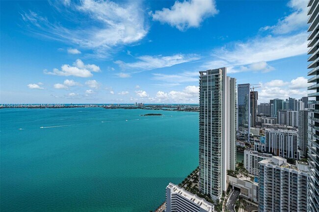 Foto del edificio - 650 NE 32nd St
