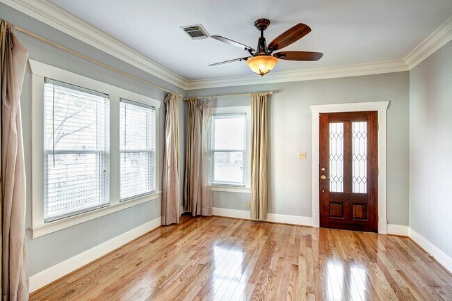 Foto del edificio - 2219 Singleton St