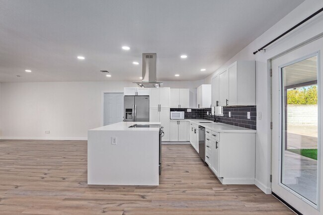 Foto del edificio - 4 bedroom 2 bath remodeled house for rent ...