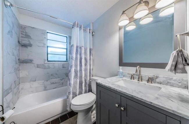 Baño de invitados - 9383 86th Ave