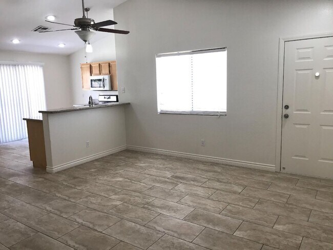 Foto del edificio - 5004 Royal Lake Ave