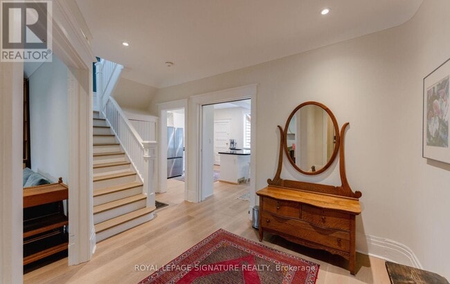 Building Photo - 135 Marion St